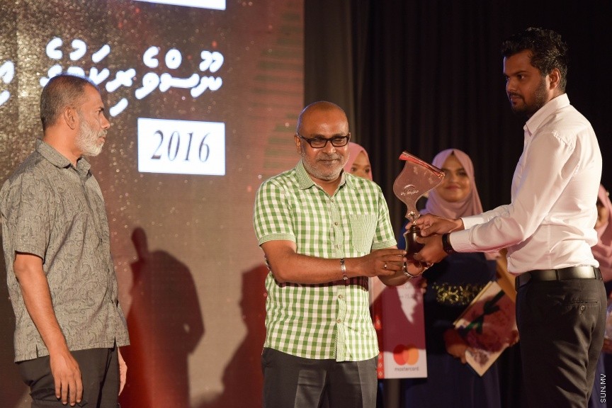 މޯލްޑިވްސް މީޑިޔާ ކައުންސިލުން ދޭ ނޫސްވެރިކަމުގެ އިނާމު 2016 ދިނުމުގެ ރަސްމިއްޔާތުގެ ތެރެއިން -- ސަން ފޮޓޯ/ މުހައްމަދު އަފްރާހް