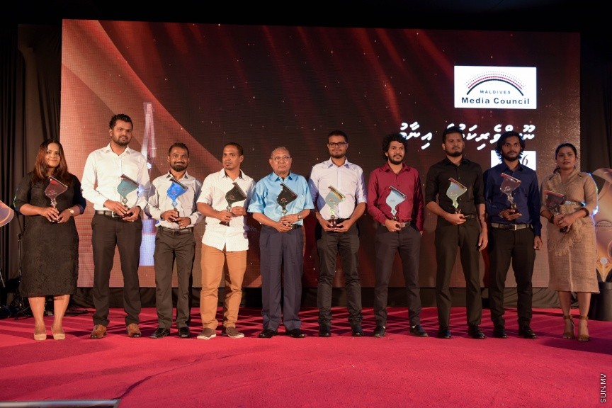 މޯލްޑިވްސް މީޑިޔާ ކައުންސިލުން ދޭ ނޫސްވެރިކަމުގެ އިނާމު 2016 ދިނުމުގެ ރަސްމިއްޔާތުގެ ތެރެއިން -- ސަން ފޮޓޯ/ މުހައްމަދު އަފްރާހް