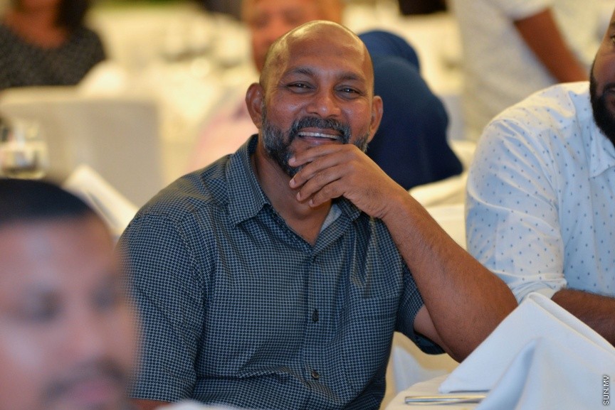 12 އޮކްޓޯބަރ 2017: އެމްޓީސީސީގެ މުވައްޒިފުންގެ އަގު ވަޒަންކޮށް ސުކޮލަޝިޕް ހަވާލްކުރުމަށް މިރޭ ހޮޓެލް ޖެންގައި ބޭއްވި ރަސްމިއްޔާތުގެ ތެރެއިން: މި ރަސްމިއްޔާތުގައި 10 މުވައްޒިފަކަށް ވަނީ ސްކޮލަޝިޕް ލިބިފައި---ސަން ފޮޓޯ/ މުހައްމަދު އަފްރާހް 