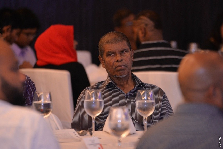 12 އޮކްޓޯބަރ 2017: އެމްޓީސީސީގެ މުވައްޒިފުންގެ އަގު ވަޒަންކޮށް ސުކޮލަޝިޕް ހަވާލްކުރުމަށް މިރޭ ހޮޓެލް ޖެންގައި ބޭއްވި ރަސްމިއްޔާތުގެ ތެރެއިން: މި ރަސްމިއްޔާތުގައި 10 މުވައްޒިފަކަށް ވަނީ ސްކޮލަޝިޕް ލިބިފައި---ސަން ފޮޓޯ/ މުހައްމަދު އަފްރާހް 