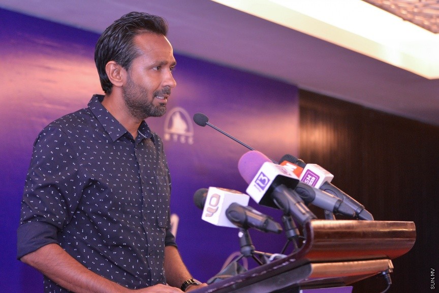 12 އޮކްޓޯބަރ 2017: އެމްޓީސީސީގެ މުވައްޒިފުންގެ އަގު ވަޒަންކޮށް ސުކޮލަޝިޕް ހަވާލްކުރުމަށް މިރޭ ހޮޓެލް ޖެންގައި ބޭއްވި ރަސްމިއްޔާތުގެ ތެރެއިން: މި ރަސްމިއްޔާތުގައި 10 މުވައްޒިފަކަށް ވަނީ ސްކޮލަޝިޕް ލިބިފައި---ސަން ފޮޓޯ/ މުހައްމަދު އަފްރާހް 
