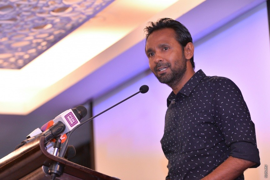 12 އޮކްޓޯބަރ 2017: އެމްޓީސީސީގެ މުވައްޒިފުންގެ އަގު ވަޒަންކޮށް ސުކޮލަޝިޕް ހަވާލްކުރުމަށް މިރޭ ހޮޓެލް ޖެންގައި ބޭއްވި ރަސްމިއްޔާތުގެ ތެރެއިން: މި ރަސްމިއްޔާތުގައި 10 މުވައްޒިފަކަށް ވަނީ ސްކޮލަޝިޕް ލިބިފައި---ސަން ފޮޓޯ/ މުހައްމަދު އަފްރާހް 