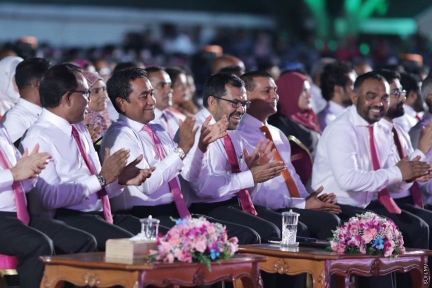 އޮކްޓޯބަރ 19، 2017: ޕީޕީއެމުން "ތައްޔާރު"ގެ ނަމުގައި ކާނިވާ ސަރަހައްދުގައި ބޭއްވި ޖަލްސާގެ ތެރެއިން -- ސަން ފޮޓޯ/ ފަޔާޒު މޫސާ