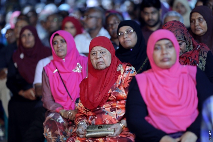 އޮކްޓޯބަރ 19، 2017: ޕީޕީއެމުން "ތައްޔާރު"ގެ ނަމުގައި ކާނިވާ ސަރަހައްދުގައި ބޭއްވި ޖަލްސާގެ ތެރެއިން -- ސަން ފޮޓޯ/ ފަޔާޒު މޫސާ