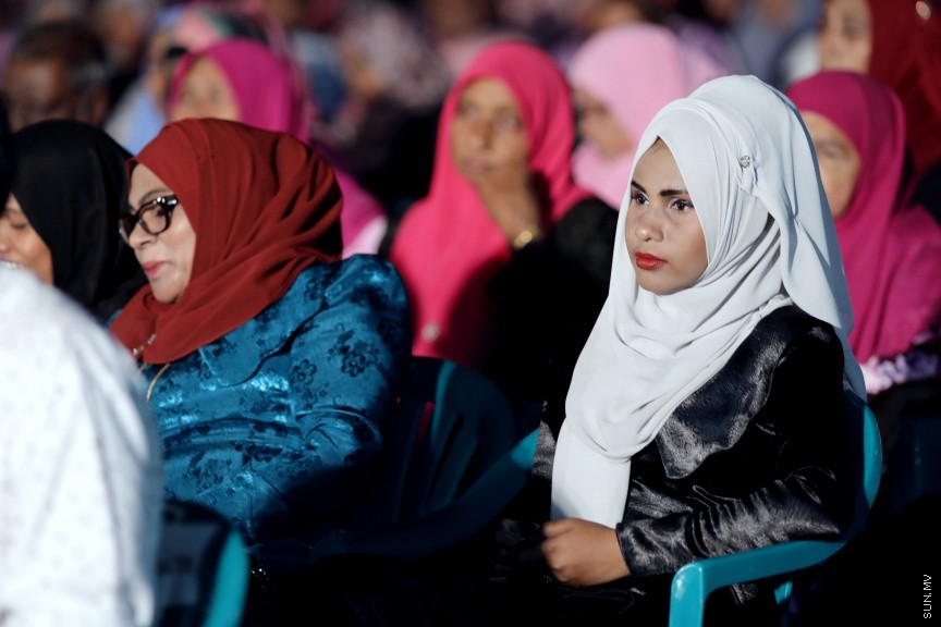 އޮކްޓޯބަރ 19، 2017: ޕީޕީއެމުން "ތައްޔާރު"ގެ ނަމުގައި ކާނިވާ ސަރަހައްދުގައި ބޭއްވި ޖަލްސާގެ ތެރެއިން -- ސަން ފޮޓޯ/ ފަޔާޒު މޫސާ