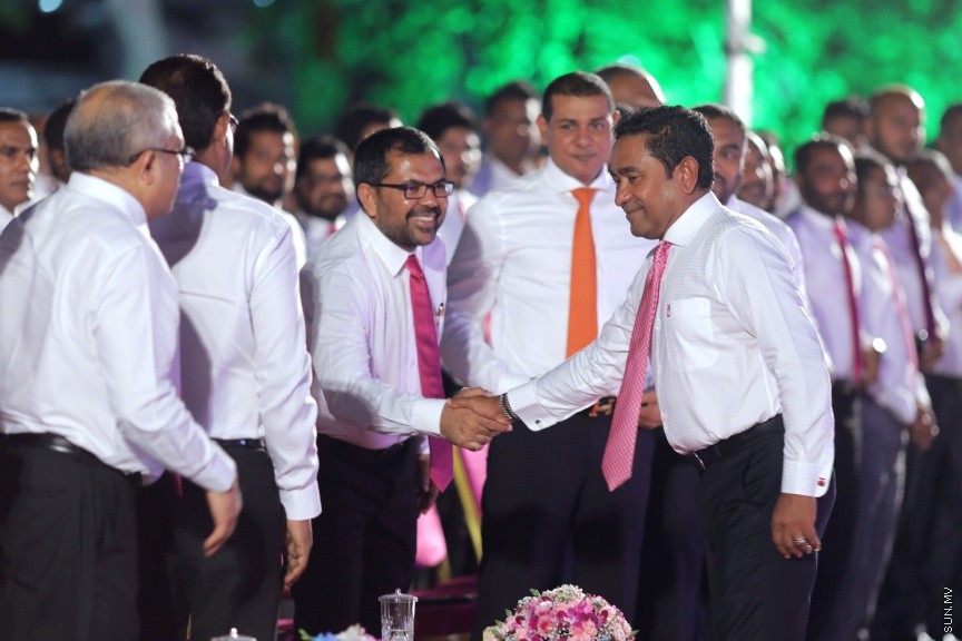 އޮކްޓޯބަރ 19، 2017: ޕީޕީއެމުން "ތައްޔާރު"ގެ ނަމުގައި ކާނިވާ ސަރަހައްދުގައި ބޭއްވި ޖަލްސާގެ ތެރެއިން -- ސަން ފޮޓޯ/ ފަޔާޒު މޫސާ