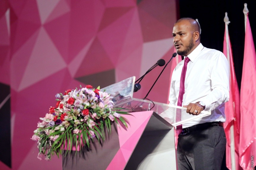 އޮކްޓޯބަރ 19، 2017: ޕީޕީއެމުން "ތައްޔާރު"ގެ ނަމުގައި ކާނިވާ ސަރަހައްދުގައި ބޭއްވި ޖަލްސާގެ ތެރެއިން -- ސަން ފޮޓޯ/ ފަޔާޒު މޫސާ
