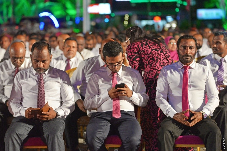 އޮކްޓޯބަރ 19، 2017: ޕީޕީއެމުން "ތައްޔާރު"ގެ ނަމުގައި ކާނިވާ ސަރަހައްދުގައި ބޭއްވި ޖަލްސާގެ ތެރެއިން -- ސަން ފޮޓޯ/ ފަޔާޒު މޫސާ