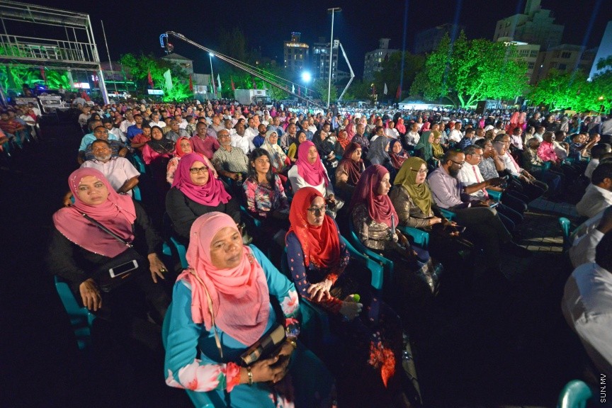 އޮކްޓޯބަރ 19، 2017: ޕީޕީއެމުން "ތައްޔާރު"ގެ ނަމުގައި ކާނިވާ ސަރަހައްދުގައި ބޭއްވި ޖަލްސާގެ ތެރެއިން -- ސަން ފޮޓޯ/ ފަޔާޒު މޫސާ