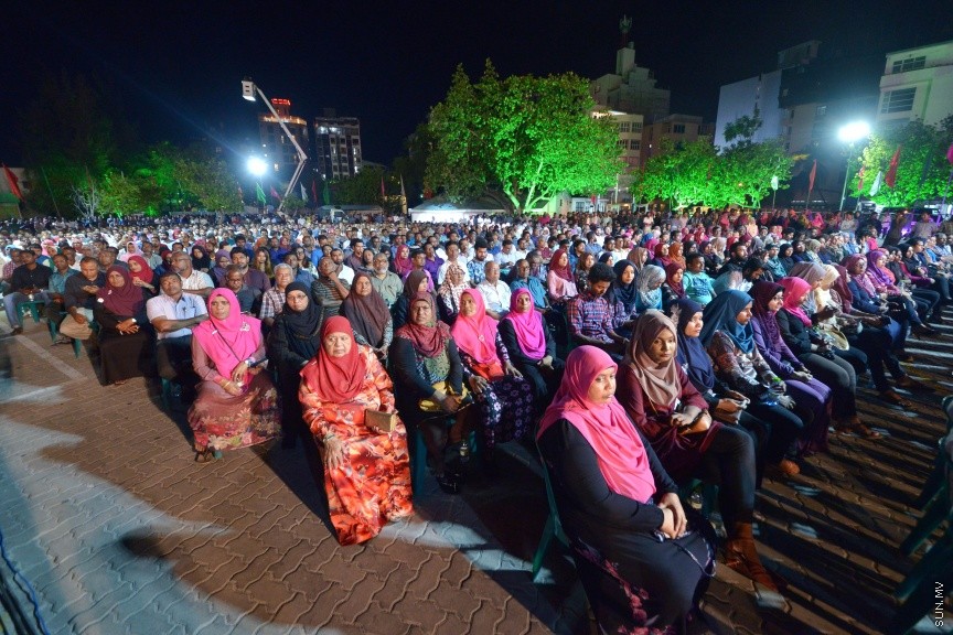އޮކްޓޯބަރ 19، 2017: ޕީޕީއެމުން "ތައްޔާރު"ގެ ނަމުގައި ކާނިވާ ސަރަހައްދުގައި ބޭއްވި ޖަލްސާގެ ތެރެއިން -- ސަން ފޮޓޯ/ ފަޔާޒު މޫސާ