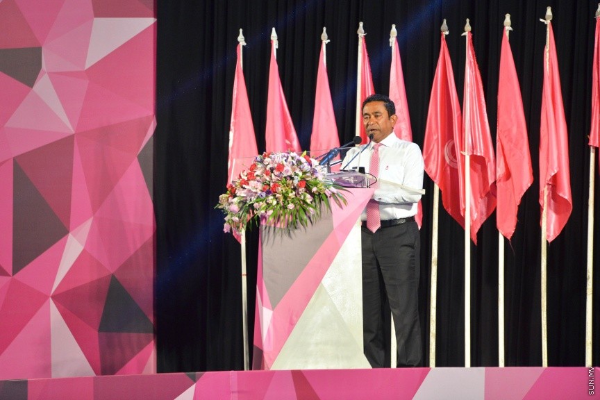 އޮކްޓޯބަރ 19، 2017: ޕީޕީއެމުން "ތައްޔާރު"ގެ ނަމުގައި ކާނިވާ ސަރަހައްދުގައި ބޭއްވި ޖަލްސާގެ ތެރެއިން -- ސަން ފޮޓޯ/ ފަޔާޒު މޫސާ