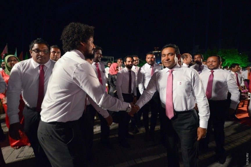 އޮކްޓޯބަރ 19، 2017: ޕީޕީއެމުން "ތައްޔާރު"ގެ ނަމުގައި ކާނިވާ ސަރަހައްދުގައި ބޭއްވި ޖަލްސާގެ ތެރެއިން -- ސަން ފޮޓޯ/ ފަޔާޒު މޫސާ