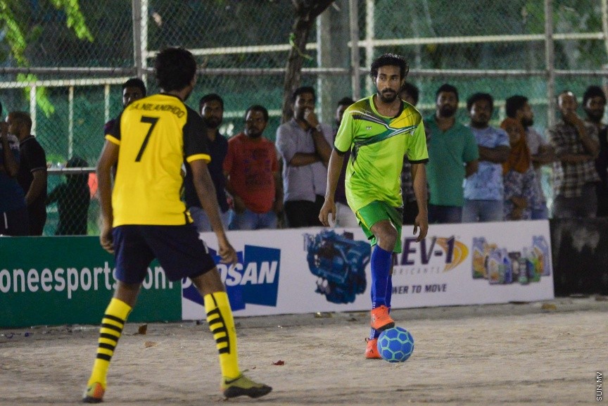  ގޯލްޑަން ފުޓްސަލް ޗެލެންޖުގެ ތެރެއިން: ރާއްޖޭގެ ހުރިހާ ރަށަކަށް ހުޅުވާލައިގެން ކުރިއަށްގެންދާ އެންމެ ބޮޑު ފުޓްސަލް މުބާރާތް ކަމަށްވާ "ގޯލްޑަން ފުޓްސަލް ޗެލެންޖުގައި ރާއްޖޭގެ އެކި ކަންކޮޅުތަކުން ޖުމްލަ 50 ޓީމު ބައިވެރިވެފައިވެ---ސަން ފޮޓޯ/ މުހައްމަދު އަފްރާހް 