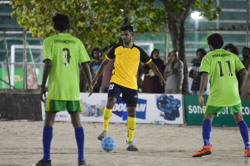  ގޯލްޑަން ފުޓްސަލް ޗެލެންޖުގެ ތެރެއިން: ރާއްޖޭގެ ހުރިހާ ރަށަކަށް ހުޅުވާލައިގެން ކުރިއަށްގެންދާ އެންމެ ބޮޑު ފުޓްސަލް މުބާރާތް ކަމަށްވާ "ގޯލްޑަން ފުޓްސަލް ޗެލެންޖުގައި ރާއްޖޭގެ އެކި ކަންކޮޅުތަކުން ޖުމްލަ 50 ޓީމު ބައިވެރިވެފައިވެ---ސަން ފޮޓޯ/ މުހައްމަދު އަފްރާހް 