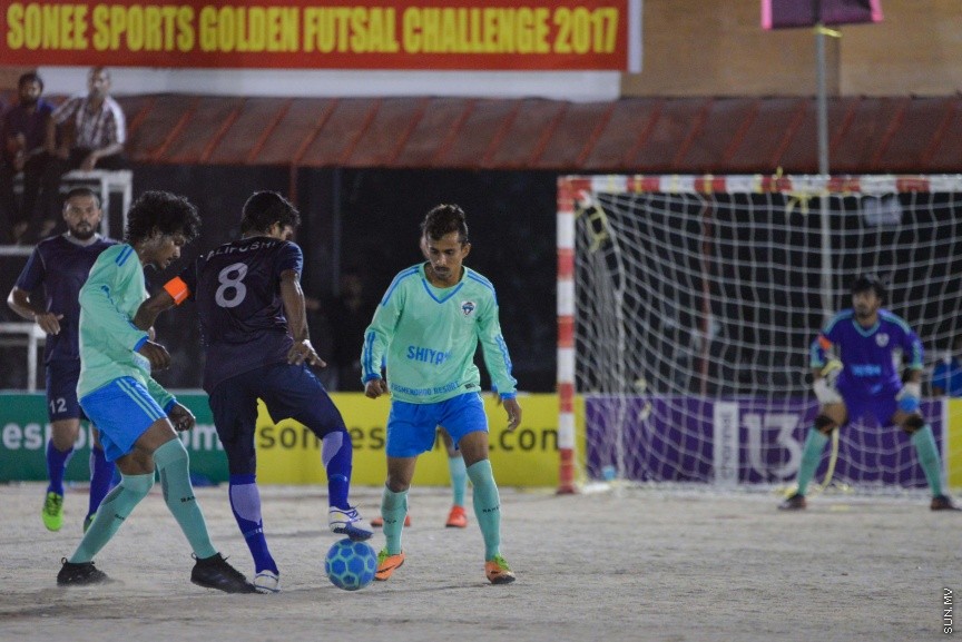  ގޯލްޑަން ފުޓްސަލް ޗެލެންޖުގެ ތެރެއިން: ރާއްޖޭގެ ހުރިހާ ރަށަކަށް ހުޅުވާލައިގެން ކުރިއަށްގެންދާ އެންމެ ބޮޑު ފުޓްސަލް މުބާރާތް ކަމަށްވާ "ގޯލްޑަން ފުޓްސަލް ޗެލެންޖުގައި ރާއްޖޭގެ އެކި ކަންކޮޅުތަކުން ޖުމްލަ 50 ޓީމު ބައިވެރިވެފައިވެ---ސަން ފޮޓޯ/ މުހައްމަދު އަފްރާހް 