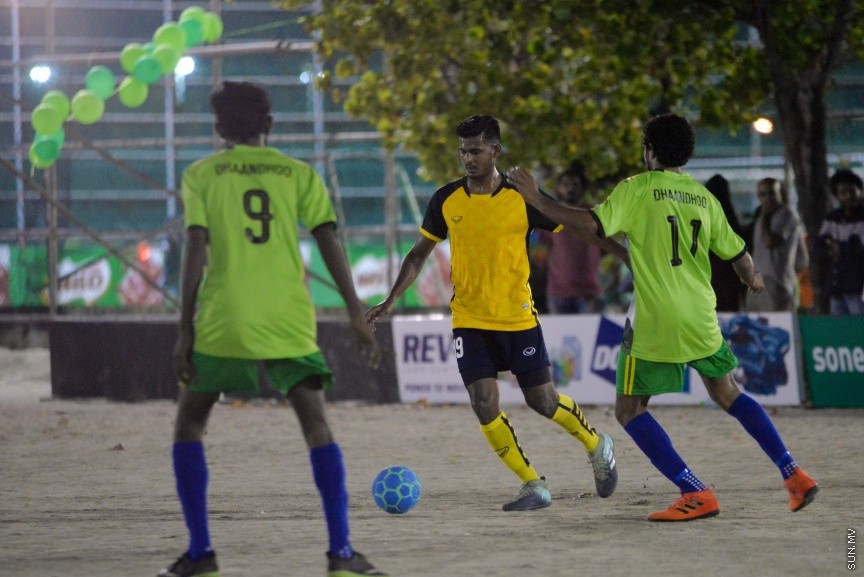  ގޯލްޑަން ފުޓްސަލް ޗެލެންޖުގެ ތެރެއިން: ރާއްޖޭގެ ހުރިހާ ރަށަކަށް ހުޅުވާލައިގެން ކުރިއަށްގެންދާ އެންމެ ބޮޑު ފުޓްސަލް މުބާރާތް ކަމަށްވާ "ގޯލްޑަން ފުޓްސަލް ޗެލެންޖުގައި ރާއްޖޭގެ އެކި ކަންކޮޅުތަކުން ޖުމްލަ 50 ޓީމު ބައިވެރިވެފައިވެ---ސަން ފޮޓޯ/ މުހައްމަދު އަފްރާހް 