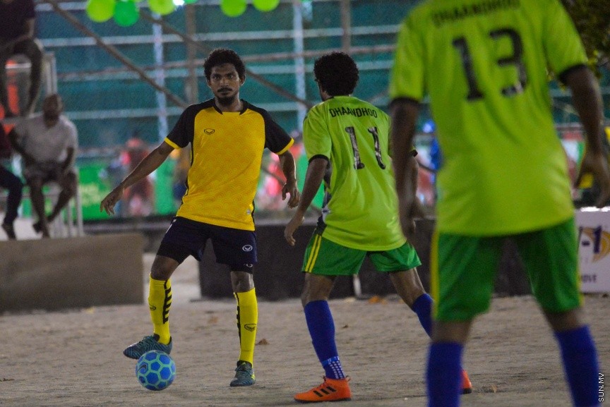  ގޯލްޑަން ފުޓްސަލް ޗެލެންޖުގެ ތެރެއިން: ރާއްޖޭގެ ހުރިހާ ރަށަކަށް ހުޅުވާލައިގެން ކުރިއަށްގެންދާ އެންމެ ބޮޑު ފުޓްސަލް މުބާރާތް ކަމަށްވާ "ގޯލްޑަން ފުޓްސަލް ޗެލެންޖުގައި ރާއްޖޭގެ އެކި ކަންކޮޅުތަކުން ޖުމްލަ 50 ޓީމު ބައިވެރިވެފައިވެ---ސަން ފޮޓޯ/ މުހައްމަދު އަފްރާހް 