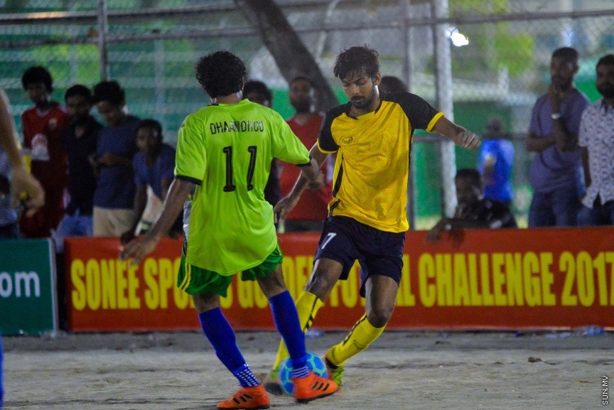  ގޯލްޑަން ފުޓްސަލް ޗެލެންޖުގެ ތެރެއިން: ރާއްޖޭގެ ހުރިހާ ރަށަކަށް ހުޅުވާލައިގެން ކުރިއަށްގެންދާ އެންމެ ބޮޑު ފުޓްސަލް މުބާރާތް ކަމަށްވާ "ގޯލްޑަން ފުޓްސަލް ޗެލެންޖުގައި ރާއްޖޭގެ އެކި ކަންކޮޅުތަކުން ޖުމްލަ 50 ޓީމު ބައިވެރިވެފައިވެ---ސަން ފޮޓޯ/ މުހައްމަދު އަފްރާހް 