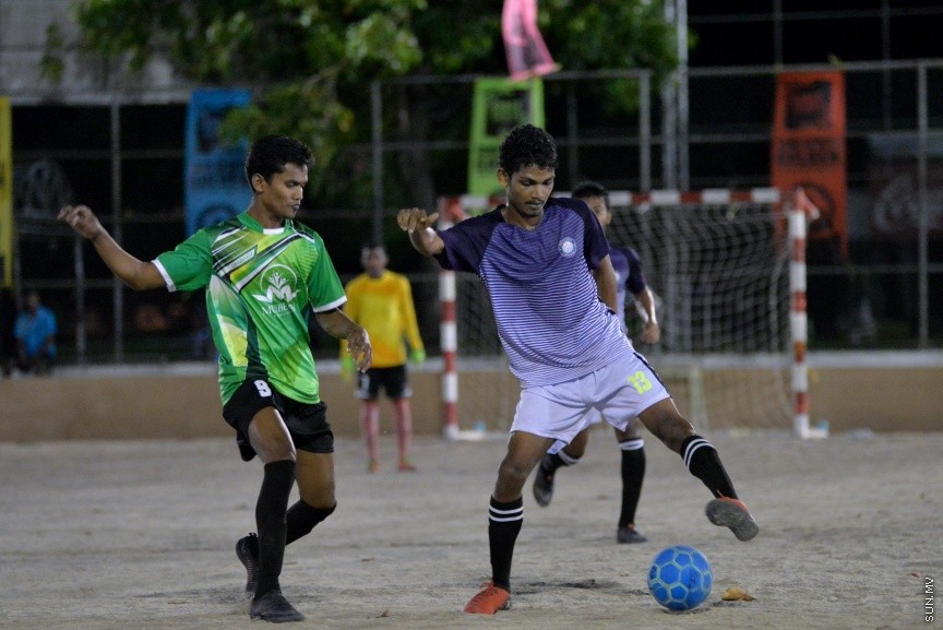 ގޯލްޑަން ފުޓްސަލް ޗެލެންޖުގެ ތެރެއިން: ރާއްޖޭގެ ހުރިހާ ރަށަކަށް ހުޅުވާލައިގެން ކުރިއަށްގެންދާ އެންމެ ބޮޑު ފުޓްސަލް މުބާރާތް ކަމަށްވާ "ގޯލްޑަން ފުޓްސަލް ޗެލެންޖުގައި ރާއްޖޭގެ އެކި ކަންކޮޅުތަކުން ޖުމްލަ 50 ޓީމު ބައިވެރިވެފައިވެ---ސަން ފޮޓޯ/ މުހައްމަދު އަފްރާހް