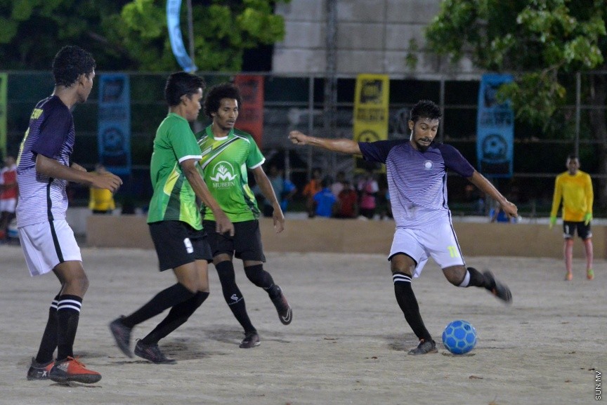 ގޯލްޑަން ފުޓްސަލް ޗެލެންޖުގެ ތެރެއިން: ރާއްޖޭގެ ހުރިހާ ރަށަކަށް ހުޅުވާލައިގެން ކުރިއަށްގެންދާ އެންމެ ބޮޑު ފުޓްސަލް މުބާރާތް ކަމަށްވާ "ގޯލްޑަން ފުޓްސަލް ޗެލެންޖުގައި ރާއްޖޭގެ އެކި ކަންކޮޅުތަކުން ޖުމްލަ 50 ޓީމު ބައިވެރިވެފައިވެ---ސަން ފޮޓޯ/ މުހައްމަދު އަފްރާހް