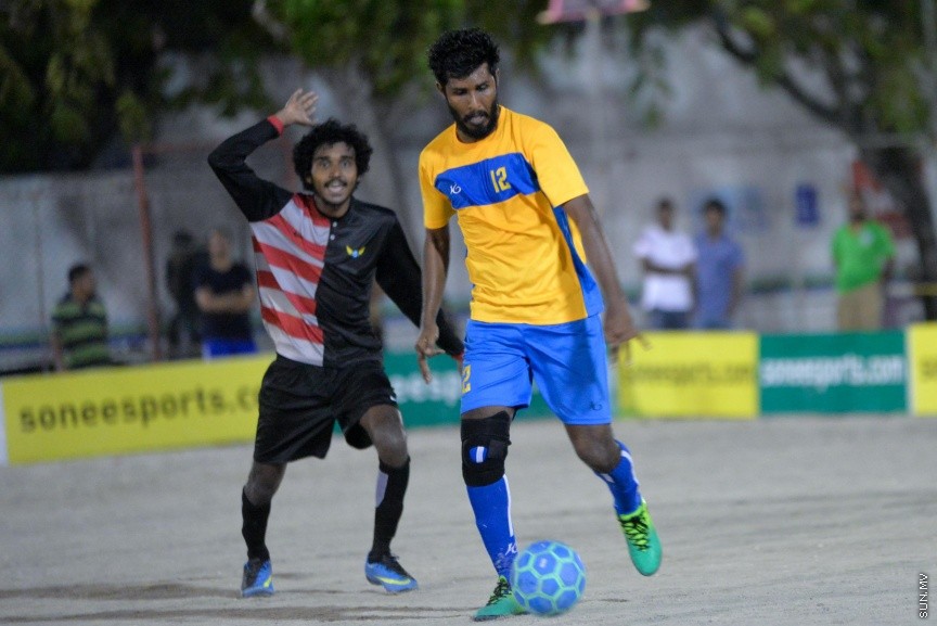 ގޯލްޑަން ފުޓްސަލް ޗެލެންޖުގެ ތެރެއިން: ރާއްޖޭގެ ހުރިހާ ރަށަކަށް ހުޅުވާލައިގެން ކުރިއަށްގެންދާ އެންމެ ބޮޑު ފުޓްސަލް މުބާރާތް ކަމަށްވާ "ގޯލްޑަން ފުޓްސަލް ޗެލެންޖުގައި ރާއްޖޭގެ އެކި ކަންކޮޅުތަކުން ޖުމްލަ 50 ޓީމު ބައިވެރިވެފައިވެ---ސަން ފޮޓޯ/ މުހައްމަދު އަފްރާހް