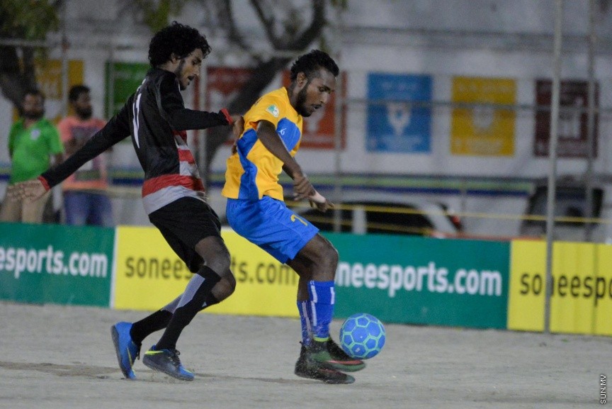 ގޯލްޑަން ފުޓްސަލް ޗެލެންޖުގެ ތެރެއިން: ރާއްޖޭގެ ހުރިހާ ރަށަކަށް ހުޅުވާލައިގެން ކުރިއަށްގެންދާ އެންމެ ބޮޑު ފުޓްސަލް މުބާރާތް ކަމަށްވާ "ގޯލްޑަން ފުޓްސަލް ޗެލެންޖުގައި ރާއްޖޭގެ އެކި ކަންކޮޅުތަކުން ޖުމްލަ 50 ޓީމު ބައިވެރިވެފައިވެ---ސަން ފޮޓޯ/ މުހައްމަދު އަފްރާހް