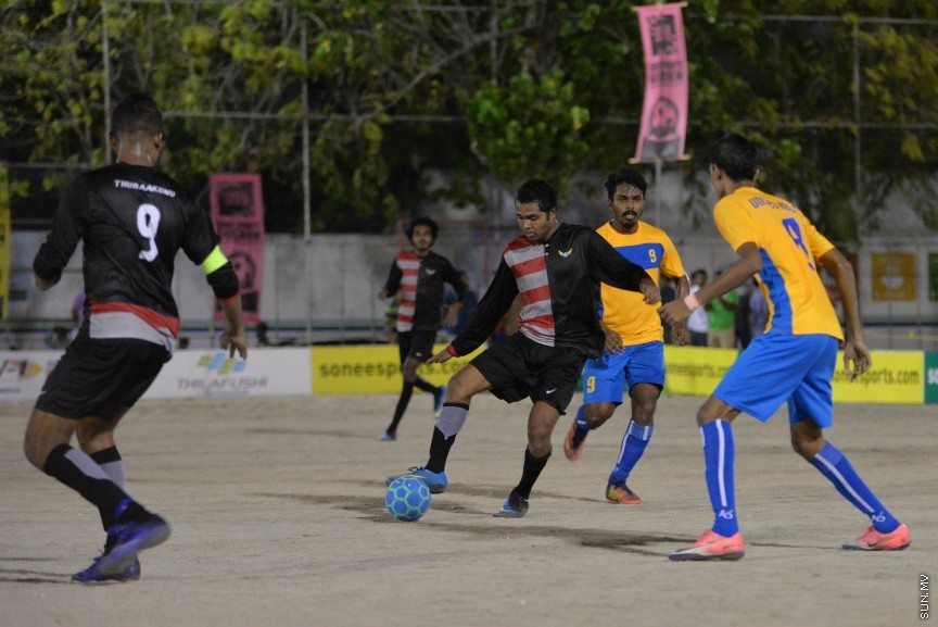 ގޯލްޑަން ފުޓްސަލް ޗެލެންޖުގެ ތެރެއިން: ރާއްޖޭގެ ހުރިހާ ރަށަކަށް ހުޅުވާލައިގެން ކުރިއަށްގެންދާ އެންމެ ބޮޑު ފުޓްސަލް މުބާރާތް ކަމަށްވާ "ގޯލްޑަން ފުޓްސަލް ޗެލެންޖުގައި ރާއްޖޭގެ އެކި ކަންކޮޅުތަކުން ޖުމްލަ 50 ޓީމު ބައިވެރިވެފައިވެ---ސަން ފޮޓޯ/ މުހައްމަދު އަފްރާހް