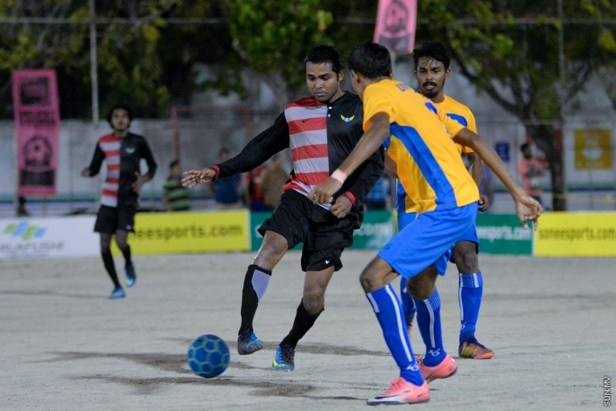 ގޯލްޑަން ފުޓްސަލް ޗެލެންޖުގެ ތެރެއިން: ރާއްޖޭގެ ހުރިހާ ރަށަކަށް ހުޅުވާލައިގެން ކުރިއަށްގެންދާ އެންމެ ބޮޑު ފުޓްސަލް މުބާރާތް ކަމަށްވާ "ގޯލްޑަން ފުޓްސަލް ޗެލެންޖުގައި ރާއްޖޭގެ އެކި ކަންކޮޅުތަކުން ޖުމްލަ 50 ޓީމު ބައިވެރިވެފައިވެ---ސަން ފޮޓޯ/ މުހައްމަދު އަފްރާހް