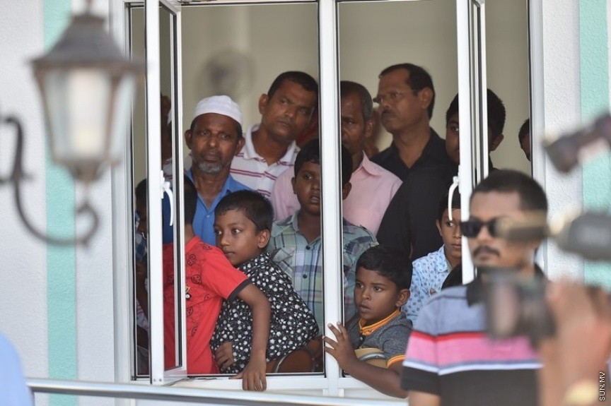 ރ. އަތޮޅު މީދުގައި އަލަށް އިމާރާތް ކުރި މިސްކިތް މަސްޖިދުލް އަލް އައްވާބީން ހުޅުވުމުގެ ރަސްމިއްޔާތުގެ ތެރެއިން: އެ މިސްކިތަކީ ސައުދީ ރަސްގެފާނުގެ ހިލޭ އެހީގެ ދަށުން އިމާރާތްކޮށްފައިވާ މިސްކިތެކެވެ. މިއަދު އަސުރު ނަމާދަށް ފަހު ހުޅުވި އެ މިސްކިތް އިމާރާތް ކުރުމަށް ޖުމުލަ އަށް މިލިއަނަށް ވުރެ ގިނަ ރުފިޔާ ވަނީ ހަރަދުކޮށްފަ، އެ މިސްކިތް ހުޅުވައި ދެއްވީ ރައީސް ޔާމިން---ފޮޓޯ ރައީސް އޮފީސް 