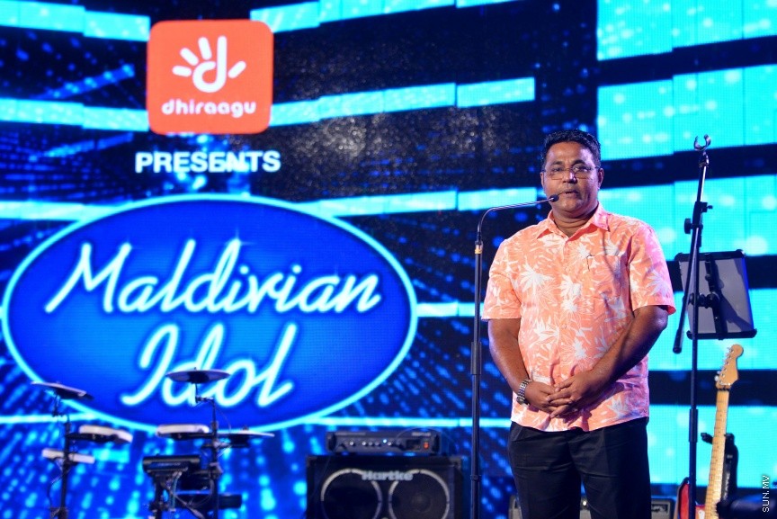 ރާއްޖޭގެ އެންމެ ފުރަތަމަ ފްރެންޗައިޒް ޝޯ މޯލްޑިވިއަން އައިޑޮލްގެ ތިންވަނަ ސީޒަން ލޯންޗުކުރުމަށް މިރޭ ބޭއްވި ހާއްސަ ރަސްމިއްޔާތުގެ ތެރެއިން: ސީޒަން ތިނެއް އިފްތިތާހުކޮށްދެއްވީ ޕަބްލިކް ސާވިސް މީޑިއާގެ ޗެއާމަން އިބްރާހިމް އުމަރު މަނިކު---ސަން ފޮޓޯ/ އަފްރާހް 