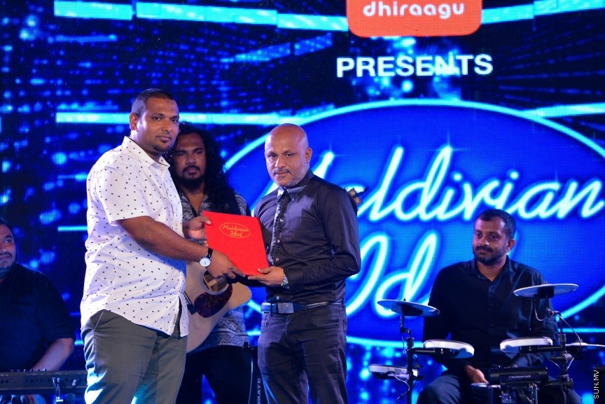 ރާއްޖޭގެ އެންމެ ފުރަތަމަ ފްރެންޗައިޒް ޝޯ މޯލްޑިވިއަން އައިޑޮލްގެ ތިންވަނަ ސީޒަން ލޯންޗުކުރުމަށް މިރޭ ބޭއްވި ހާއްސަ ރަސްމިއްޔާތުގެ ތެރެއިން: ސީޒަން ތިނެއް އިފްތިތާހުކޮށްދެއްވީ ޕަބްލިކް ސާވިސް މީޑިއާގެ ޗެއާމަން އިބްރާހިމް އުމަރު މަނިކު---ސަން ފޮޓޯ/ އަފްރާހް 