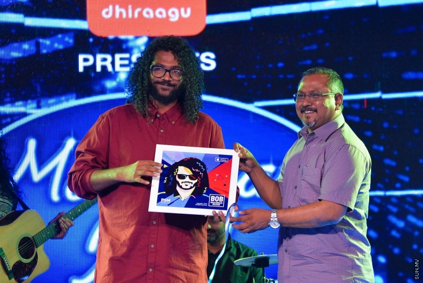 ރާއްޖޭގެ އެންމެ ފުރަތަމަ ފްރެންޗައިޒް ޝޯ މޯލްޑިވިއަން އައިޑޮލްގެ ތިންވަނަ ސީޒަން ލޯންޗުކުރުމަށް މިރޭ ބޭއްވި ހާއްސަ ރަސްމިއްޔާތުގެ ތެރެއިން: ސީޒަން ތިނެއް އިފްތިތާހުކޮށްދެއްވީ ޕަބްލިކް ސާވިސް މީޑިއާގެ ޗެއާމަން އިބްރާހިމް އުމަރު މަނިކު---ސަން ފޮޓޯ/ އަފްރާހް 