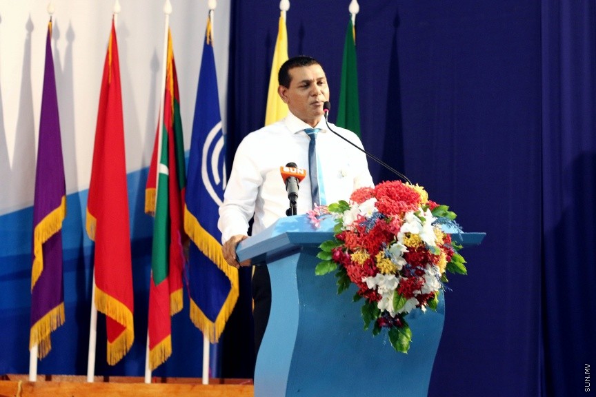 ނ. ކެނދިކުޅުދޫ ސްކޫލުގެ 2016 ވަނަ އަހަރުގެ އަހަރީ އިނާމް ދިނުމުގެ ޖަލްސާގެ ތެރެއިން: ސްކޫލްގެ އެންމެ މޮޅު ދަރިވަރުންނަށް ހޮވުނީ އިބްރާހީމް ހަމްދާން އައްބާސް އާއި އާއިޝަތު ރީޝާ -- ސަން ފޮޓޯ/ އިހްތިޝާމް މުހައްމަދު