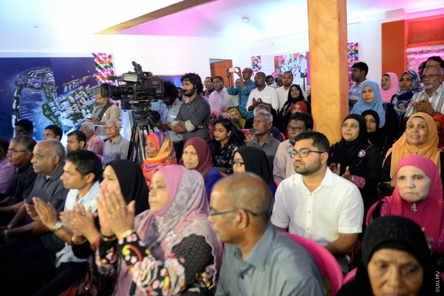 އޮކްޓޯބަރ 30، 2017: "ފިޔާތޮށި ޖަގަހަ"އިގެ ނަމުގައި ޕްރޮގްރެސިވް ޕާޓީ އޮފް މޯލްޑިވްސް އިން މާފަންނުގައި ކެމްޕެއިން ޖަގަހައެއް ހުޅުވުމަށް ބޭއްވި ހަފްލާގެ ތެރެއިން -- ސަން ފޮޓޯ/ ފަޔާޒު މޫސާ