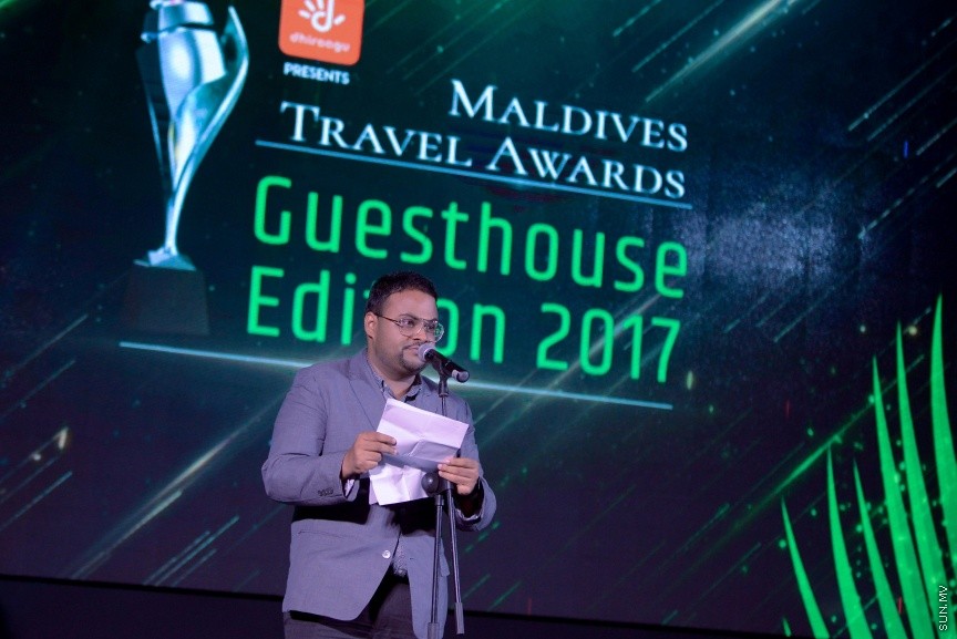ރާއްޖޭގެ ފަތުރުވެރިކަމުގެ ދާއިރާގައި ދޭ އެންމެ ޝަރަފުވެރި އެވޯޑު، މަޓާޓޯ މޯލްޑިވްސް ޓްރެވަލް އެވޯޑްސް ގެސްޓްހައުސް އެޑިޝަން 2017 އެވޯޑް ހަފްލާގެ ތެރެއިން---ސަން ފޮޓޯ/ އަފްރާހް