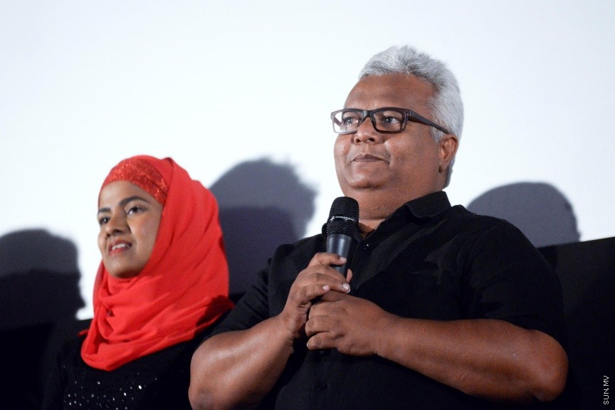 އޮކްޓޯބަރ 31، 2017: ކުޅަދާނަ ވާހަކަ ލިޔުންތެރިޔާ، ޑައިރެކްޓަރު އަދި ޕްރޮޑިއުސަރު ފާތިމަތު ނަހުލާ (ނަހޫ)ގެ ފިލްމް ބޮސް ޕްރިމިއާކުރުމަށް އޮލިމްޕަހުގައި ބޭއްވި ހާއްސަ ހަފްލާގެ ތެރެއިން -- ސަން ފޮޓޯ/ ފަޔާޒު މޫސާ