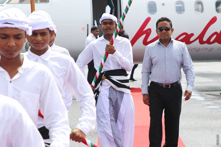 ނޮވެމްބަރ 1، 2017: ދ. އަތޮޅު ކުޑަހުވަދޫގައި  އަލަށް ގާއިމު ކުރި ދާލު އެއާޕޯޓް ރަސްމީކޮށް ހުޅުވުމަށް ބޭއްވި ހާއްސަ ޖަލްސާގެ ތެރެއިން -- ސަން ފޮޓޯ/  އިހްތިޝާމް މުހައްމަދު
