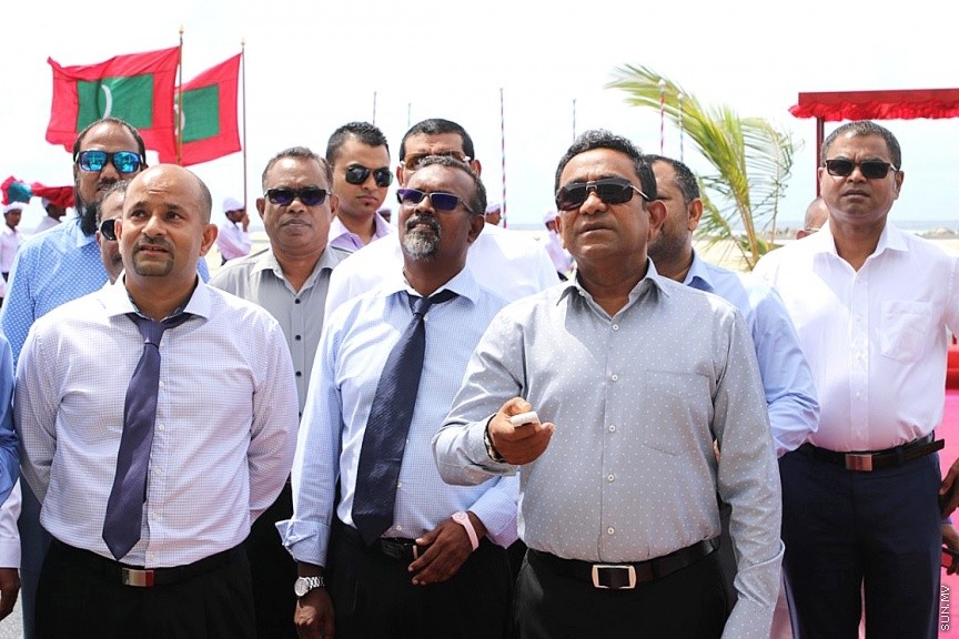ނޮވެމްބަރ 1، 2017: ދ. އަތޮޅު ކުޑަހުވަދޫގައި  އަލަށް ގާއިމު ކުރި ދާލު އެއާޕޯޓް ރަސްމީކޮށް ހުޅުވުމަށް ބޭއްވި ހާއްސަ ޖަލްސާގެ ތެރެއިން -- ސަން ފޮޓޯ/  އިހްތިޝާމް މުހައްމަދު