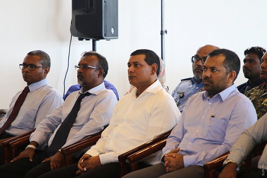 ނޮވެމްބަރ 1، 2017: ދ. އަތޮޅު ކުޑަހުވަދޫގައި  އަލަށް ގާއިމު ކުރި ދާލު އެއާޕޯޓް ރަސްމީކޮށް ހުޅުވުމަށް ބޭއްވި ހާއްސަ ޖަލްސާގެ ތެރެއިން -- ސަން ފޮޓޯ/  އިހްތިޝާމް މުހައްމަދު