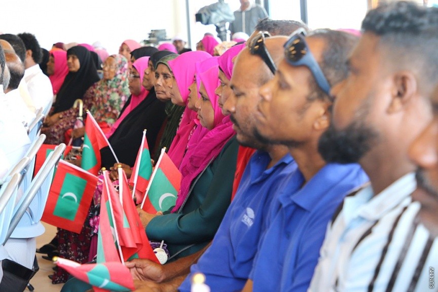 ނޮވެމްބަރ 1، 2017: ދ. އަތޮޅު ކުޑަހުވަދޫގައި  އަލަށް ގާއިމު ކުރި ދާލު އެއާޕޯޓް ރަސްމީކޮށް ހުޅުވުމަށް ބޭއްވި ހާއްސަ ޖަލްސާގެ ތެރެއިން -- ސަން ފޮޓޯ/  އިހްތިޝާމް މުހައްމަދު