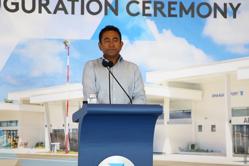ނޮވެމްބަރ 1، 2017: ދ. އަތޮޅު ކުޑަހުވަދޫގައި  އަލަށް ގާއިމު ކުރި ދާލު އެއާޕޯޓް ރަސްމީކޮށް ހުޅުވުމަށް ބޭއްވި ހާއްސަ ޖަލްސާގެ ތެރެއިން -- ސަން ފޮޓޯ/  އިހްތިޝާމް މުހައްމަދު