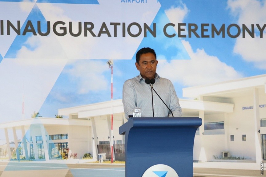 ނޮވެމްބަރ 1، 2017: ދ. އަތޮޅު ކުޑަހުވަދޫގައި  އަލަށް ގާއިމު ކުރި ދާލު އެއާޕޯޓް ރަސްމީކޮށް ހުޅުވުމަށް ބޭއްވި ހާއްސަ ޖަލްސާގެ ތެރެއިން -- ސަން ފޮޓޯ/  އިހްތިޝާމް މުހައްމަދު