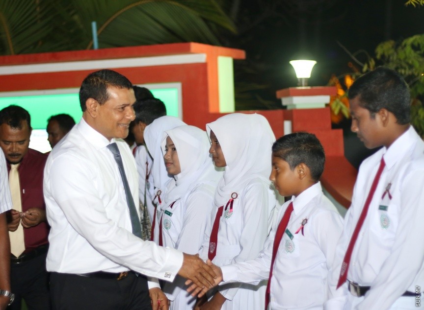 ދ. ބަނޑިދޫ ސްކޫލުގައި ރޭ ބޭއްވި އެ ސްކޫލުގެ އިނާމު ދިނުމުގެ ޖަލްސާގެ ތެރެއިން --- ސަން ފޮޓޯ/ އިހްތިޝާމްް މުހައްމަދު