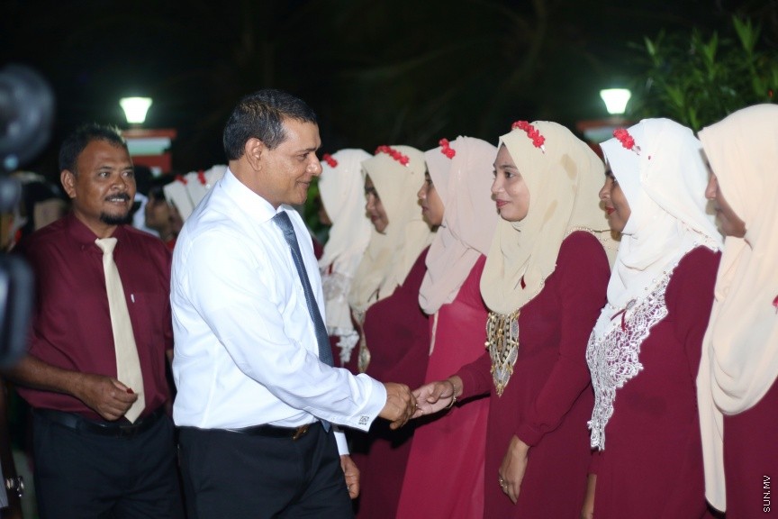 ދ. ބަނޑިދޫ ސްކޫލުގައި ރޭ ބޭއްވި އެ ސްކޫލުގެ އިނާމު ދިނުމުގެ ޖަލްސާގެ ތެރެއިން --- ސަން ފޮޓޯ/ އިހްތިޝާމްް މުހައްމަދު