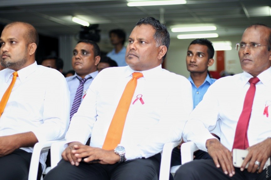 ދ. ބަނޑިދޫ ސްކޫލުގައި ރޭ ބޭއްވި އެ ސްކޫލުގެ އިނާމު ދިނުމުގެ ޖަލްސާގެ ތެރެއިން: އެ ސްކޫލުގެ މޮޅު ދަރިވަރަކަށް ހޮވިފައިވަނީ ނަޔާޒް --- ސަން ފޮޓޯ/ އިހްތިޝާމްް މުހައްމަދު