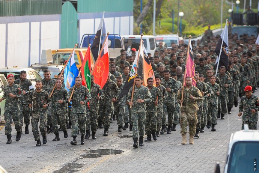 ނަޞްރުގެ ދުވަހުގެ މުނާސަބަތުގައި އެމްއެންޑީއެފުން ކުރިޔައްގެންދިޔަ  "ވިކްޓްރީ ރަން":  "ވިކްޓްރީ ރަން" އަކީ އަސްކަރިއްޔާތަކުގައި ކާމިޔާބީ ފާހަގަކުރުމަށާއި އަސްކަރީ ސަފުތަކުގެ ބަދަހިކަން ދައްކައިދިނުމާއި، ޤައުމީ ރޫޙާއި ޖޯޝް ލަޝްކަރުގައި އަށަގެންނެވުމަށް ބާއްވަމުންގެންދާ ހަރަކާތެކެވެ. ވަކިން ޚާއްޞަކޮށް މި ހަރަކާތް ރަމްޒުކޮށްދެނީ ދީނާއި ޤައުމުގެ ޙައްޤުގައި ޝަހީދުވި މަތިވެރި އަބްޠާލުންގެ ޒިކުރާއެ---ސަން ފޮޓޯ/ މުހައްމަދު އަފްރާހް 