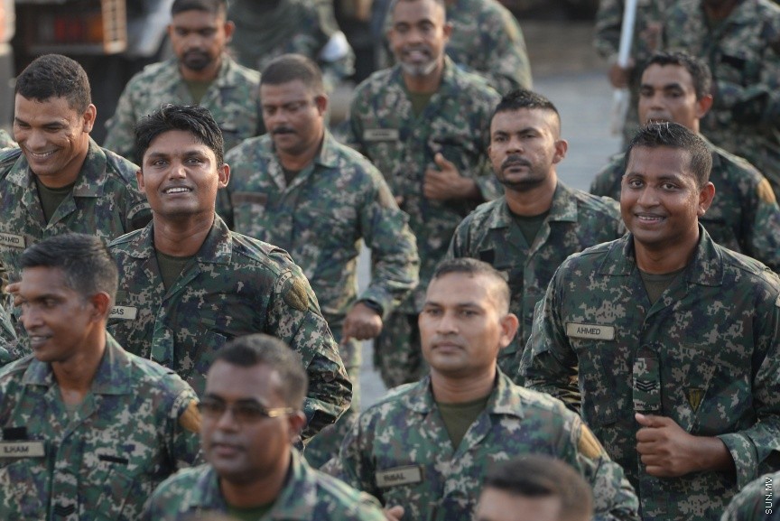 ނަޞްރުގެ ދުވަހުގެ މުނާސަބަތުގައި އެމްއެންޑީއެފުން ކުރިޔައްގެންދިޔަ  "ވިކްޓްރީ ރަން":  "ވިކްޓްރީ ރަން" އަކީ އަސްކަރިއްޔާތަކުގައި ކާމިޔާބީ ފާހަގަކުރުމަށާއި އަސްކަރީ ސަފުތަކުގެ ބަދަހިކަން ދައްކައިދިނުމާއި، ޤައުމީ ރޫޙާއި ޖޯޝް ލަޝްކަރުގައި އަށަގެންނެވުމަށް ބާއްވަމުންގެންދާ ހަރަކާތެކެވެ. ވަކިން ޚާއްޞަކޮށް މި ހަރަކާތް ރަމްޒުކޮށްދެނީ ދީނާއި ޤައުމުގެ ޙައްޤުގައި ޝަހީދުވި މަތިވެރި އަބްޠާލުންގެ ޒިކުރާއެ---ސަން ފޮޓޯ/ މުހައްމަދު އަފްރާހް 