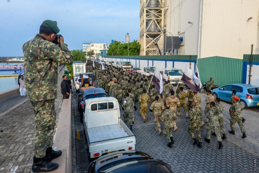 ނަޞްރުގެ ދުވަހުގެ މުނާސަބަތުގައި އެމްއެންޑީއެފުން ކުރިޔައްގެންދިޔަ  "ވިކްޓްރީ ރަން":  "ވިކްޓްރީ ރަން" އަކީ އަސްކަރިއްޔާތަކުގައި ކާމިޔާބީ ފާހަގަކުރުމަށާއި އަސްކަރީ ސަފުތަކުގެ ބަދަހިކަން ދައްކައިދިނުމާއި، ޤައުމީ ރޫޙާއި ޖޯޝް ލަޝްކަރުގައި އަށަގެންނެވުމަށް ބާއްވަމުންގެންދާ ހަރަކާތެކެވެ. ވަކިން ޚާއްޞަކޮށް މި ހަރަކާތް ރަމްޒުކޮށްދެނީ ދީނާއި ޤައުމުގެ ޙައްޤުގައި ޝަހީދުވި މަތިވެރި އަބްޠާލުންގެ ޒިކުރާއެ---ސަން ފޮޓޯ/ މުހައްމަދު އަފްރާހް 