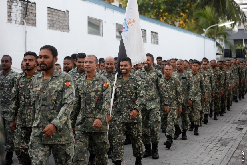 ނަޞްރުގެ ދުވަހުގެ މުނާސަބަތުގައި އެމްއެންޑީއެފުން ކުރިޔައްގެންދިޔަ  "ވިކްޓްރީ ރަން":  "ވިކްޓްރީ ރަން" އަކީ އަސްކަރިއްޔާތަކުގައި ކާމިޔާބީ ފާހަގަކުރުމަށާއި އަސްކަރީ ސަފުތަކުގެ ބަދަހިކަން ދައްކައިދިނުމާއި، ޤައުމީ ރޫޙާއި ޖޯޝް ލަޝްކަރުގައި އަށަގެންނެވުމަށް ބާއްވަމުންގެންދާ ހަރަކާތެކެވެ. ވަކިން ޚާއްޞަކޮށް މި ހަރަކާތް ރަމްޒުކޮށްދެނީ ދީނާއި ޤައުމުގެ ޙައްޤުގައި ޝަހީދުވި މަތިވެރި އަބްޠާލުންގެ ޒިކުރާއެ---ސަން ފޮޓޯ/ މުހައްމަދު އަފްރާހް 