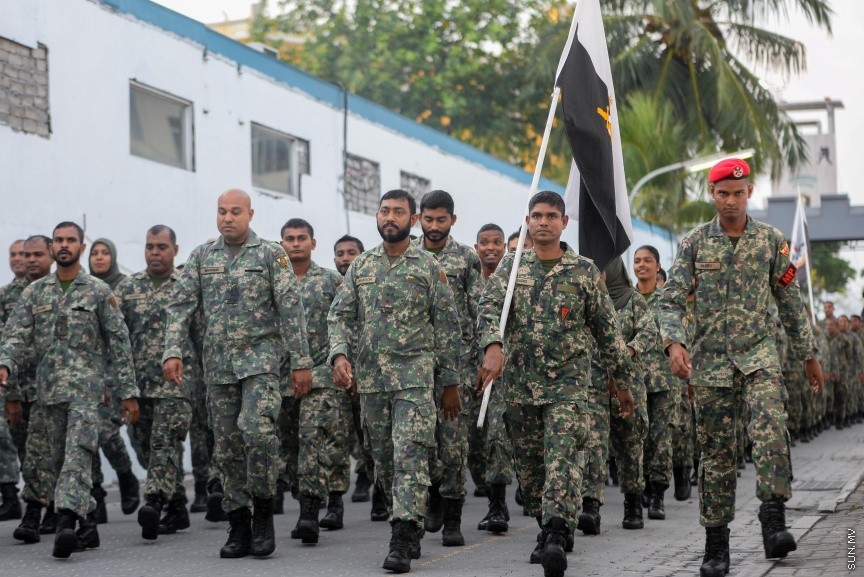 ނަޞްރުގެ ދުވަހުގެ މުނާސަބަތުގައި އެމްއެންޑީއެފުން ކުރިޔައްގެންދިޔަ  "ވިކްޓްރީ ރަން":  "ވިކްޓްރީ ރަން" އަކީ އަސްކަރިއްޔާތަކުގައި ކާމިޔާބީ ފާހަގަކުރުމަށާއި އަސްކަރީ ސަފުތަކުގެ ބަދަހިކަން ދައްކައިދިނުމާއި، ޤައުމީ ރޫޙާއި ޖޯޝް ލަޝްކަރުގައި އަށަގެންނެވުމަށް ބާއްވަމުންގެންދާ ހަރަކާތެކެވެ. ވަކިން ޚާއްޞަކޮށް މި ހަރަކާތް ރަމްޒުކޮށްދެނީ ދީނާއި ޤައުމުގެ ޙައްޤުގައި ޝަހީދުވި މަތިވެރި އަބްޠާލުންގެ ޒިކުރާއެ---ސަން ފޮޓޯ/ މުހައްމަދު އަފްރާހް 